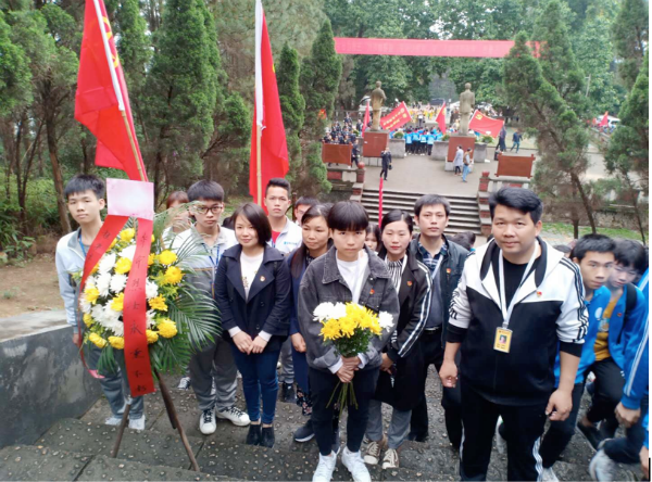 云开体育·(中国)官方网站开展清明祭英烈活动