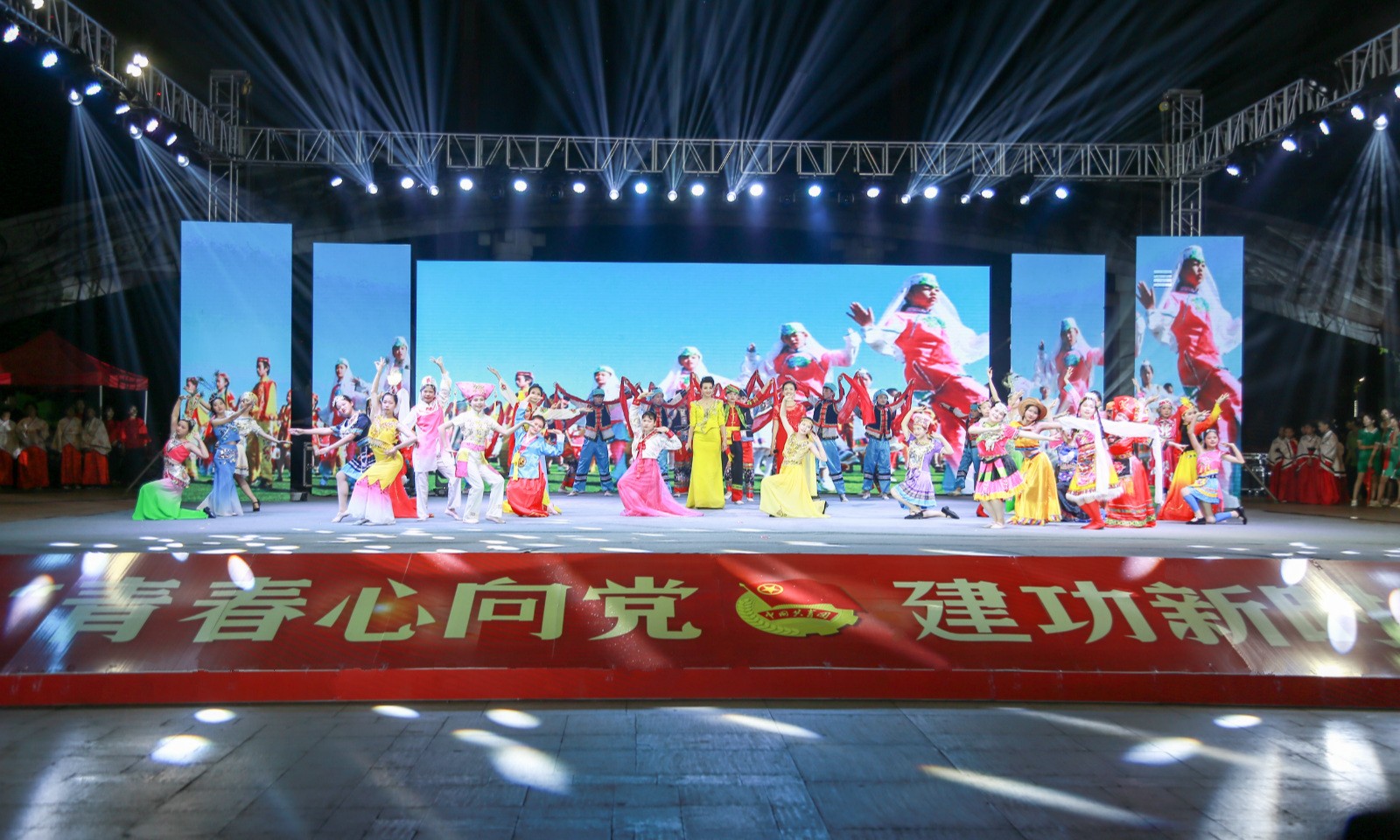 云开体育·(中国)官方网站参与2019年纪念五四运动100周年主题颁奖晚会表演